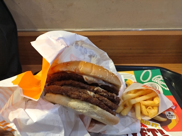 【バーガーキング実食レポート】アルファキング・イエティ ザ・ワンパウンダーを食べてきた。これは“フルスロットル”バーガー